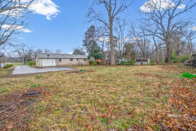 13 Charlemagne Blvd, Clarksville, TN 37042