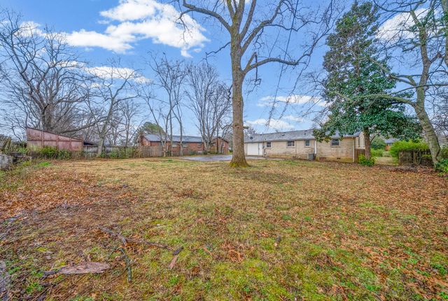 13 Charlemagne Blvd, Clarksville, TN 37042