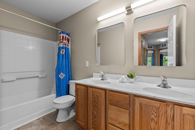 9207 W 136th Street, Savage, MN 55378