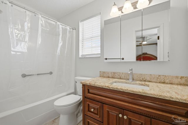 5570 Charbar Dr, Pensacola, FL 32526
