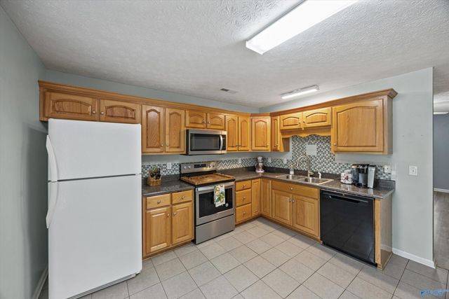 18513 Wells Road, Athens, AL 35613