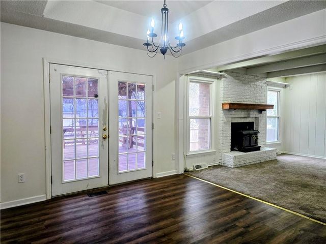 1211 SE Briarcroft Street, Lee's Summit, MO 64063