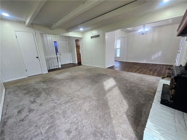 1211 SE Briarcroft Street, Lee's Summit, MO 64063