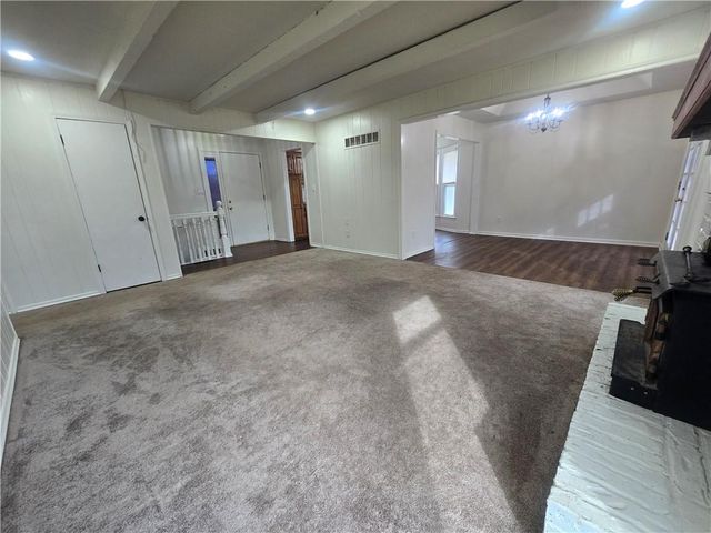 1211 SE Briarcroft Street, Lee's Summit, MO 64063