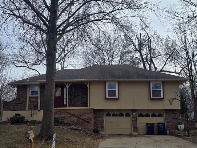 1211 SE Briarcroft Street, Lee's Summit, MO 64063