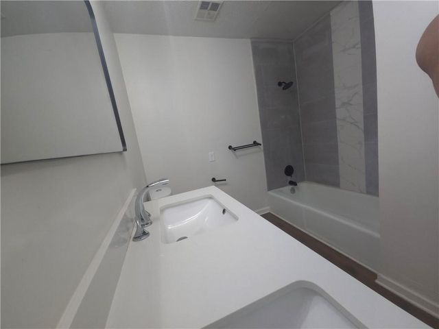 1211 SE Briarcroft Street, Lee's Summit, MO 64063