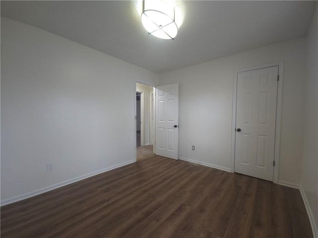 1211 SE Briarcroft Street, Lee's Summit, MO 64063