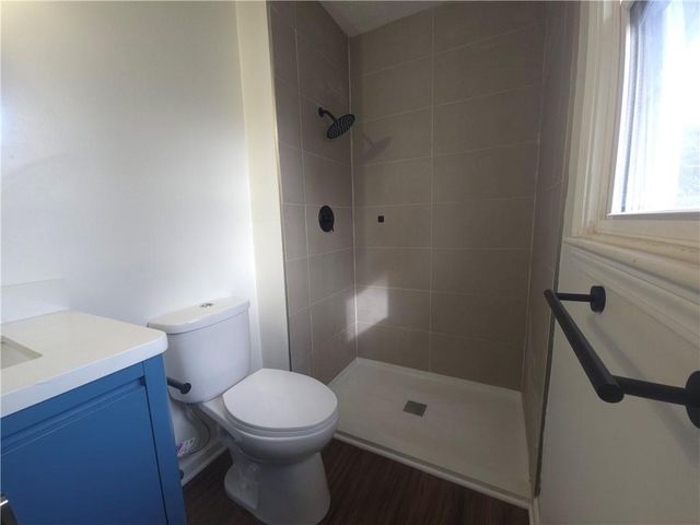 1211 SE Briarcroft Street, Lee's Summit, MO 64063