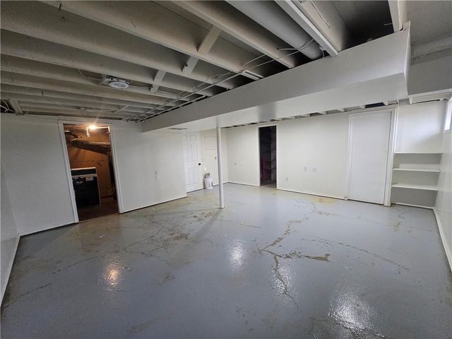 1211 SE Briarcroft Street, Lee's Summit, MO 64063