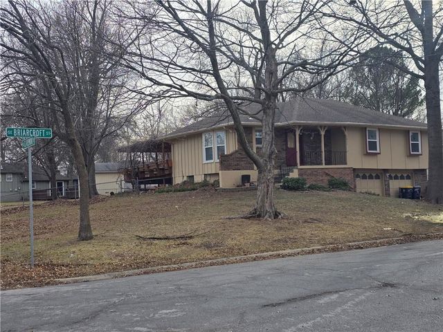 1211 SE Briarcroft Street, Lee's Summit, MO 64063