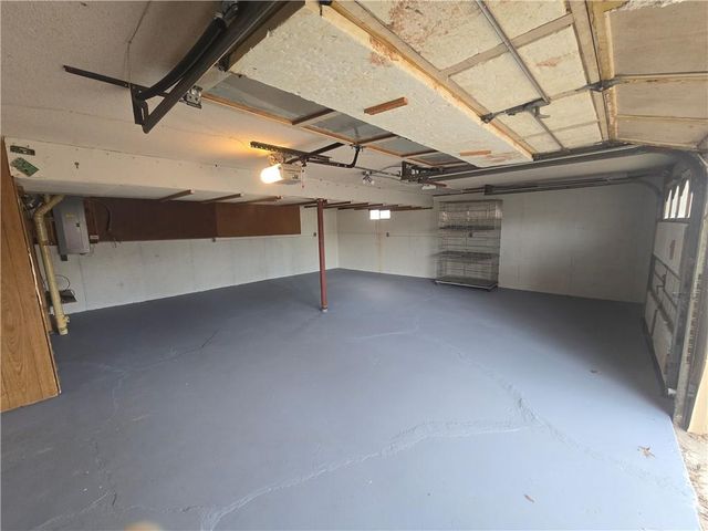 1211 SE Briarcroft Street, Lee's Summit, MO 64063