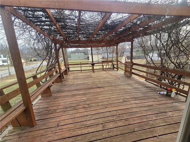 1211 SE Briarcroft Street, Lee's Summit, MO 64063