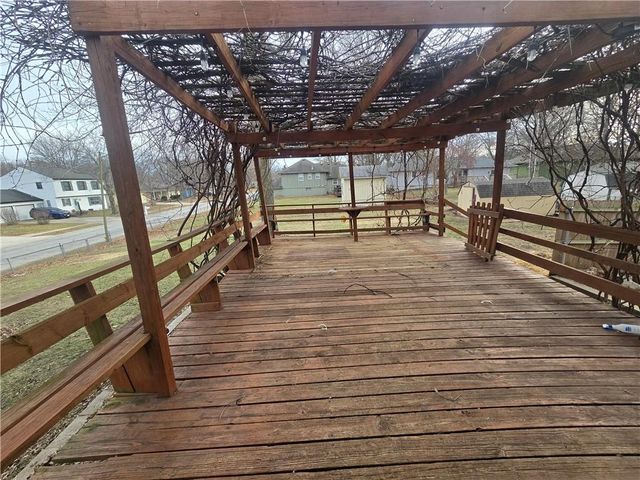 1211 SE Briarcroft Street, Lee's Summit, MO 64063