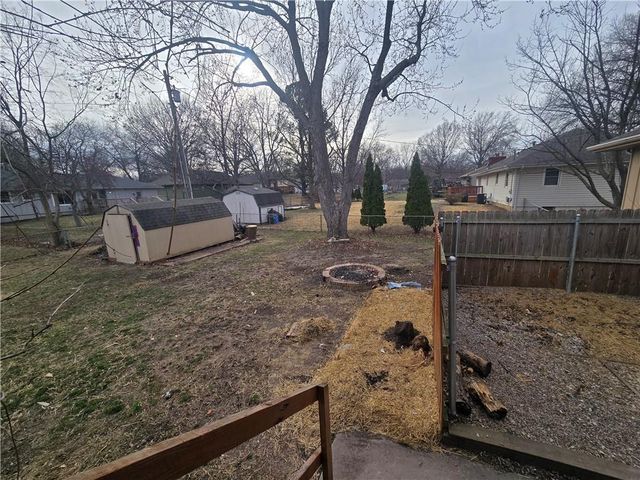 1211 SE Briarcroft Street, Lee's Summit, MO 64063