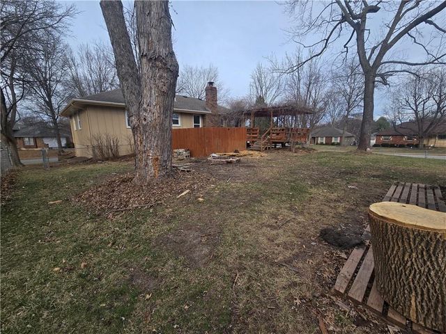 1211 SE Briarcroft Street, Lee's Summit, MO 64063