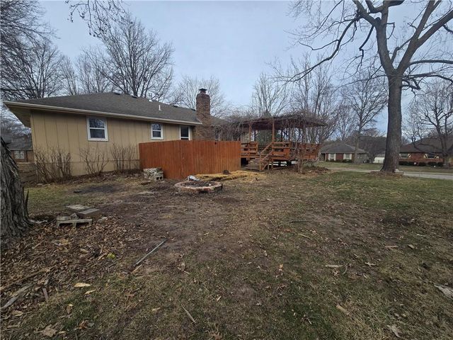 1211 SE Briarcroft Street, Lee's Summit, MO 64063