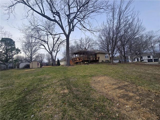 1211 SE Briarcroft Street, Lee's Summit, MO 64063