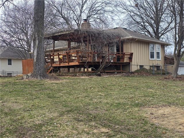 1211 SE Briarcroft Street, Lee's Summit, MO 64063