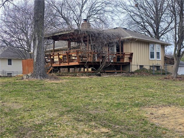 1211 SE Briarcroft Street, Lee's Summit, MO 64063