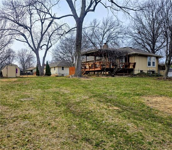 1211 SE Briarcroft Street, Lee's Summit, MO 64063