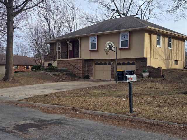 1211 SE Briarcroft Street, Lee's Summit, MO 64063