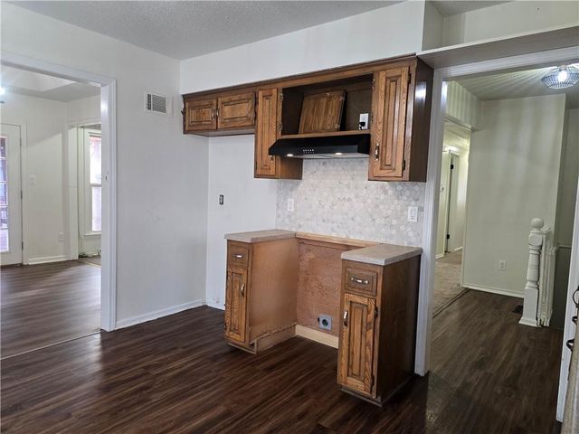 1211 SE Briarcroft Street, Lee's Summit, MO 64063