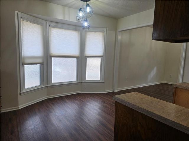 1211 SE Briarcroft Street, Lee's Summit, MO 64063