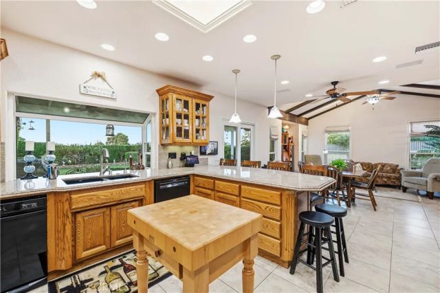 5305 W Avenue M8, Lancaster, CA 93536