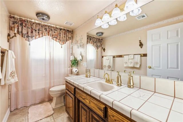 5305 W Avenue M8, Lancaster, CA 93536
