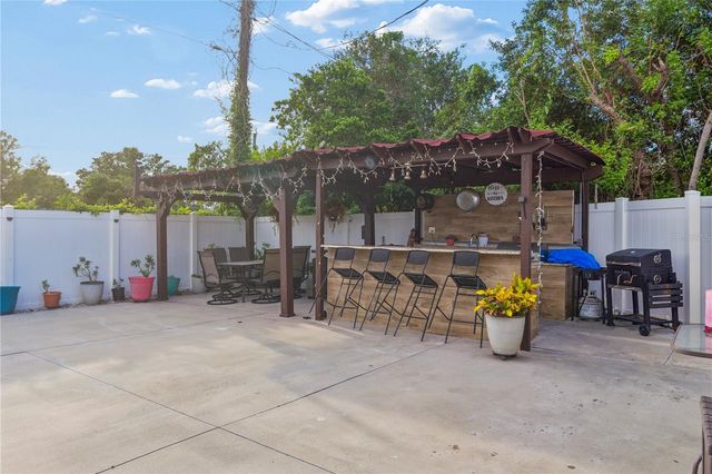 1715 WAIKIKI WAY, Tampa, FL 33619