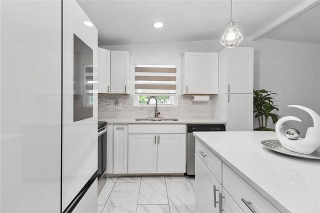 1715 WAIKIKI WAY, Tampa, FL 33619