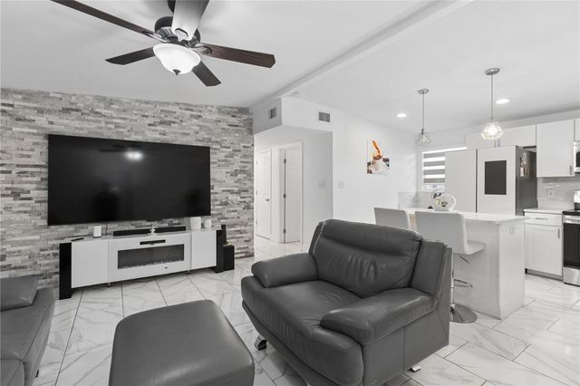 1715 WAIKIKI WAY, Tampa, FL 33619