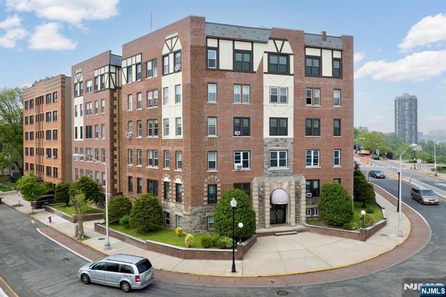 7435 Boulevard 309, North Bergen, NJ 07047