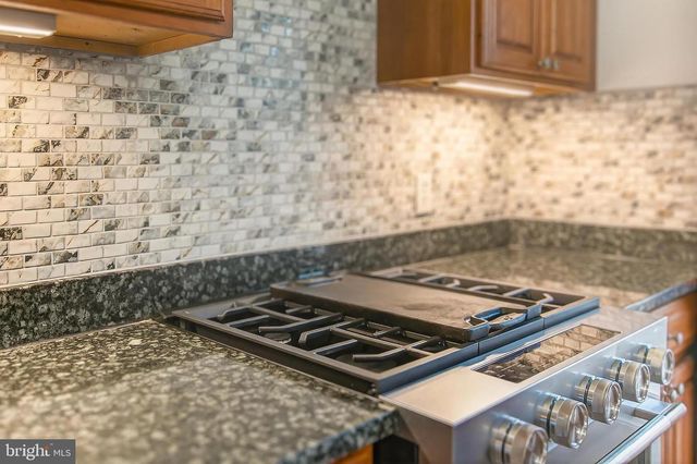 7371 MONTCALM DR, Mclean, VA 22102