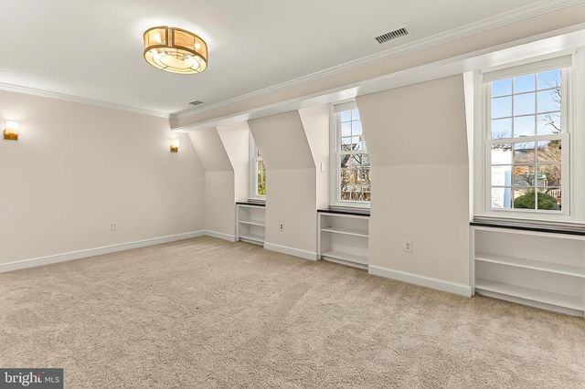 7371 MONTCALM DR, Mclean, VA 22102