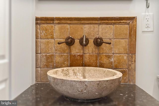 7371 MONTCALM DR, Mclean, VA 22102