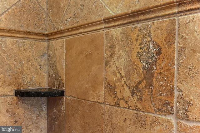 7371 MONTCALM DR, Mclean, VA 22102