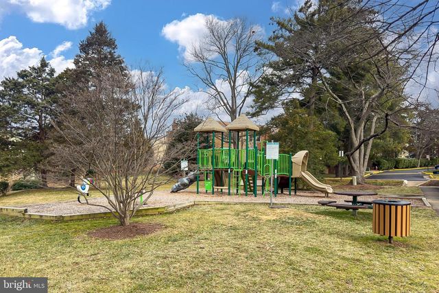 7371 MONTCALM DR, Mclean, VA 22102