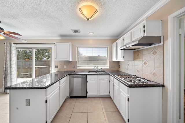 115 Coral Bay Drive, League City, TX 77573