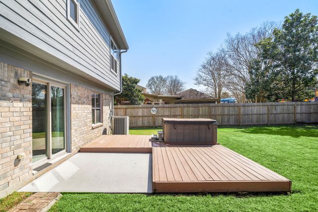 115 Coral Bay Drive, League City, TX 77573