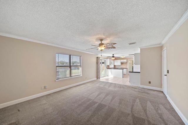 115 Coral Bay Drive, League City, TX 77573