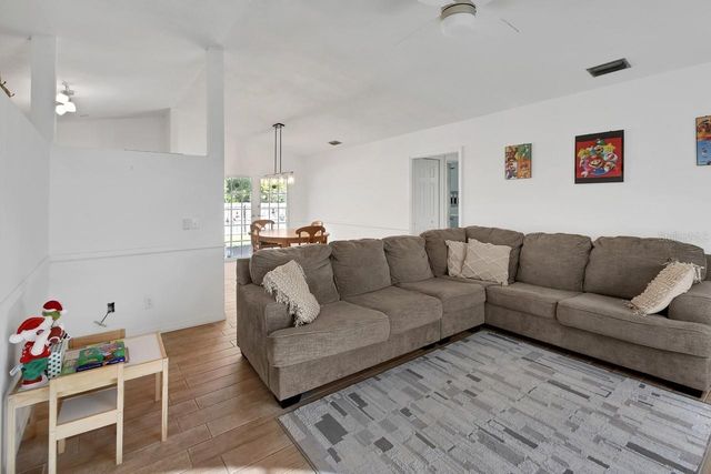 921 VILLAGE LAKE DRIVE N, Deland, FL 32724