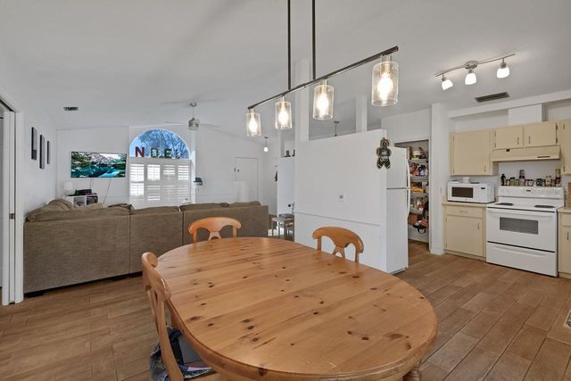 921 VILLAGE LAKE DRIVE N, Deland, FL 32724