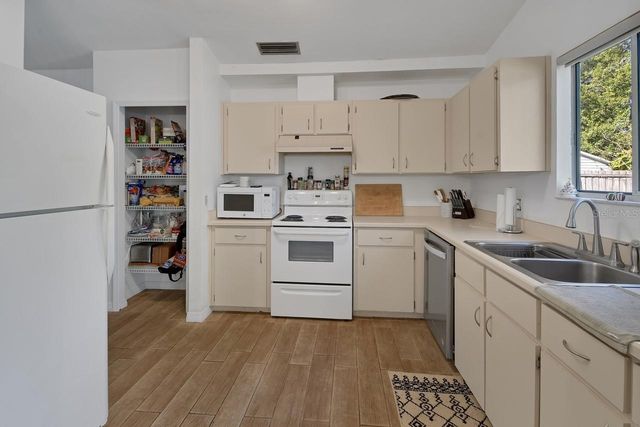 921 VILLAGE LAKE DRIVE N, Deland, FL 32724