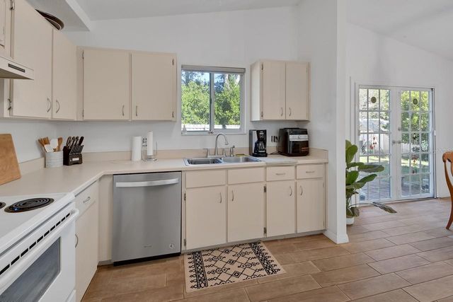 921 VILLAGE LAKE DRIVE N, Deland, FL 32724