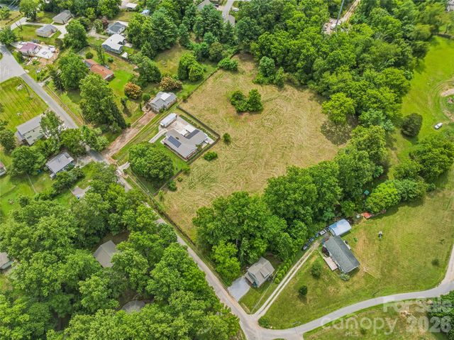 99999 Daniel Road 3, Asheville, NC 28806