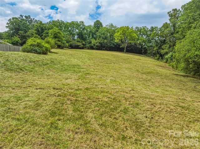 99999 Daniel Road 3, Asheville, NC 28806