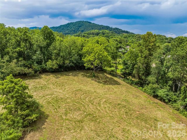 99999 Daniel Road 3, Asheville, NC 28806