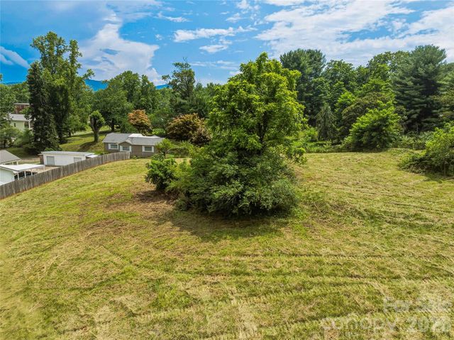 99999 Daniel Road 3, Asheville, NC 28806