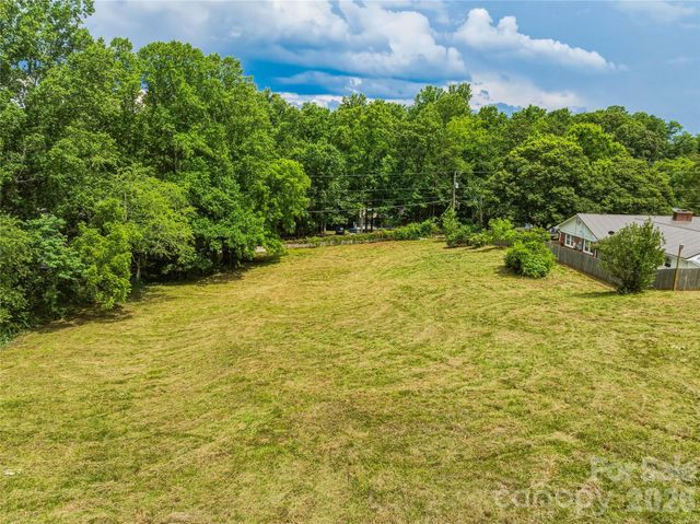 99999 Daniel Road 3, Asheville, NC 28806